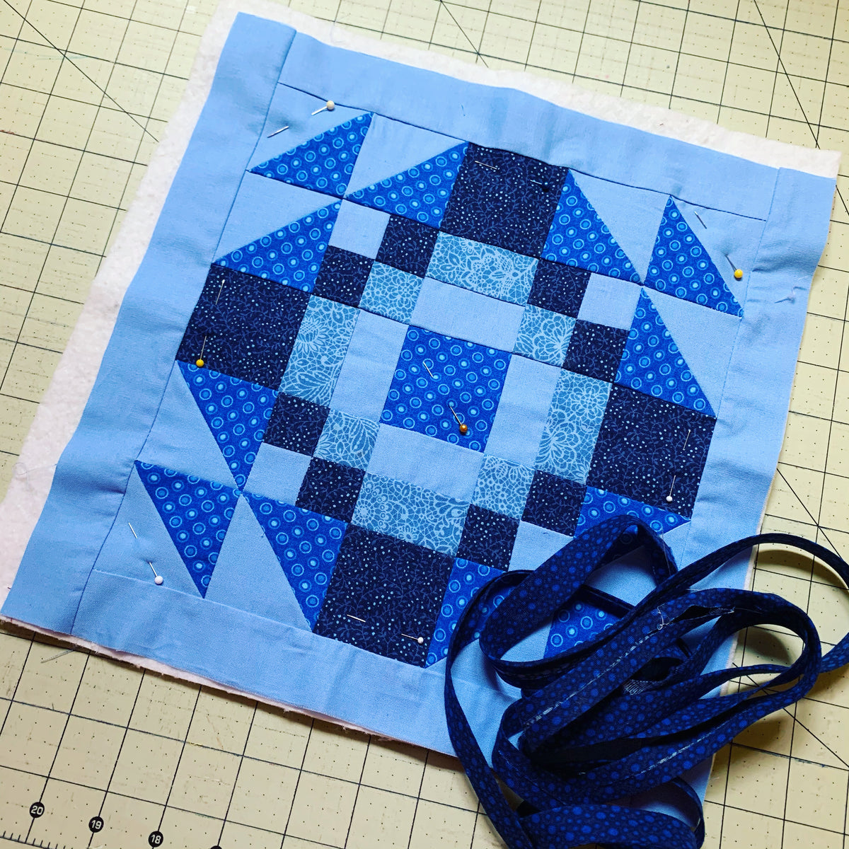 How to Sew on a Bias Tape Binding and Join the Ends Bobbin In Quilts